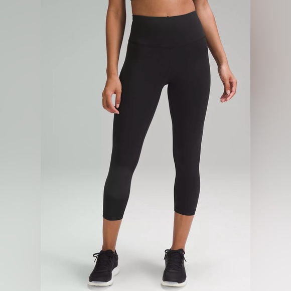 lululemon athletica Pants - Lululemon Black Wunder Under High Rise Crop Full-On Luxtreme 23”